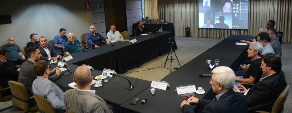 Setor da comunicação e instituições estreitam diálogo por acesso a crédito 