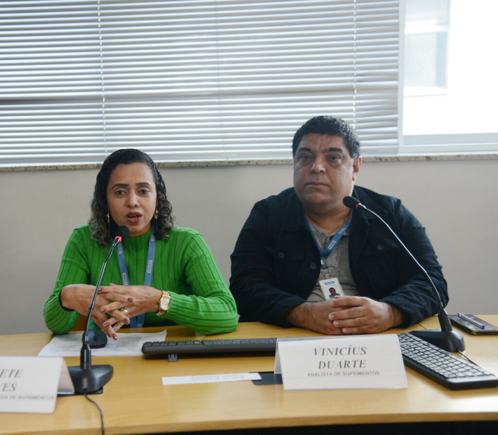 Vinicius Duarte Alves e Janete Neves Palmeira Gomes, ambos da gerência de Suprimentos da FIEMG