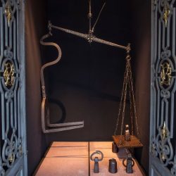 peca-balanca-sesi-mao-reliquia-escravidao-brasil