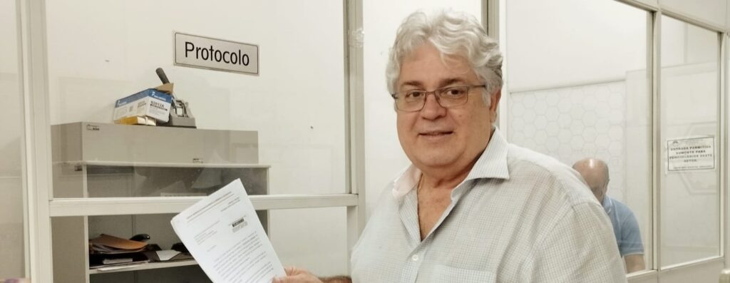 presidente fiemg regional centro-oeste ao protocolar ofício na Câmara de Vereadores de Divinópolis