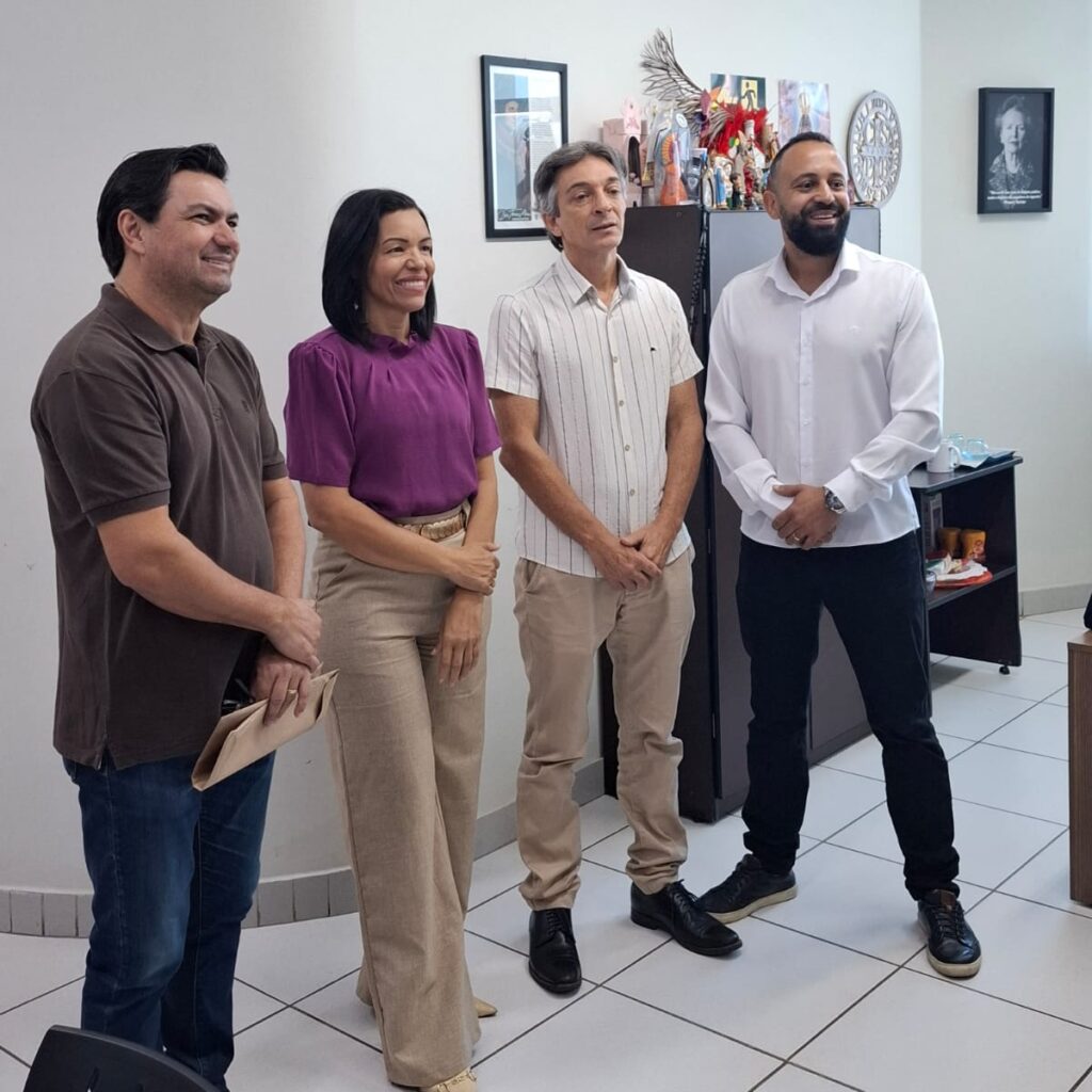 reunião-assinatura-doação-lote-sinvesd