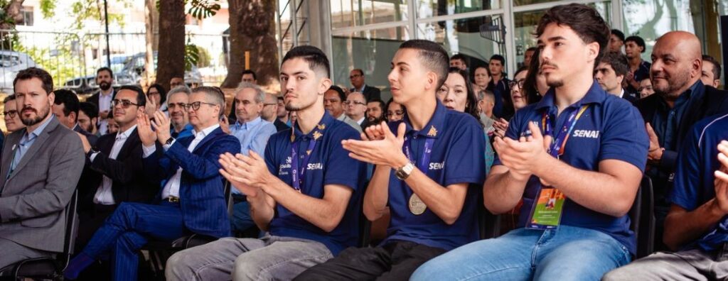 SENAI e IVECO inauguram centro de treinamento profissional para indústria automotiva