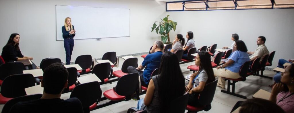 FIEMG Vale do Aço e Sindicatos da Indústria abordam saúde mental e assédio moral na 1ª edição do Sinergia