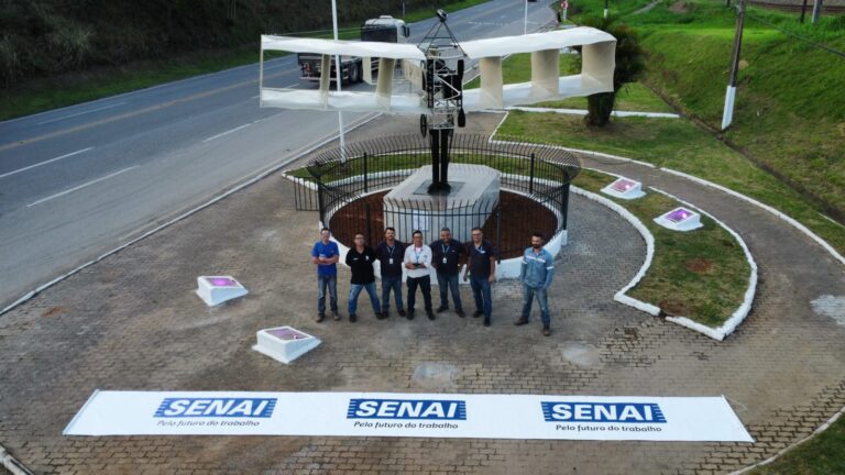 Monumento do 14-Bis, restaurado pelo SENAI CIDT LAS, de Juiz de Fora, é recolocado em exposição pública em Santos Dumont