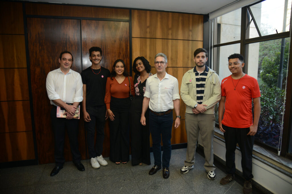 Parceria entre Governo de Minas e UNICEF marca compromisso com futuro dos jovens no mercado de trabalho, com oportunidades para alunos do SENAI.