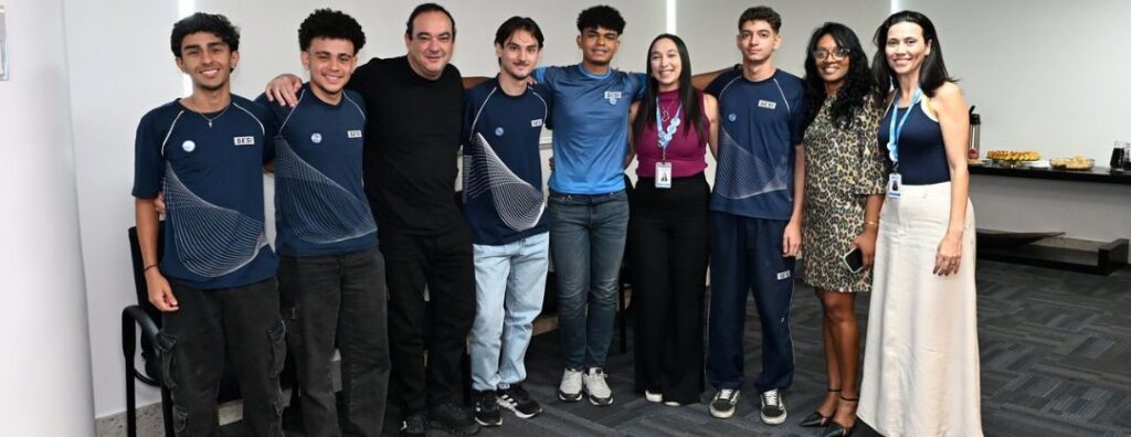 Alunos do SESI MG participam de feira internacional