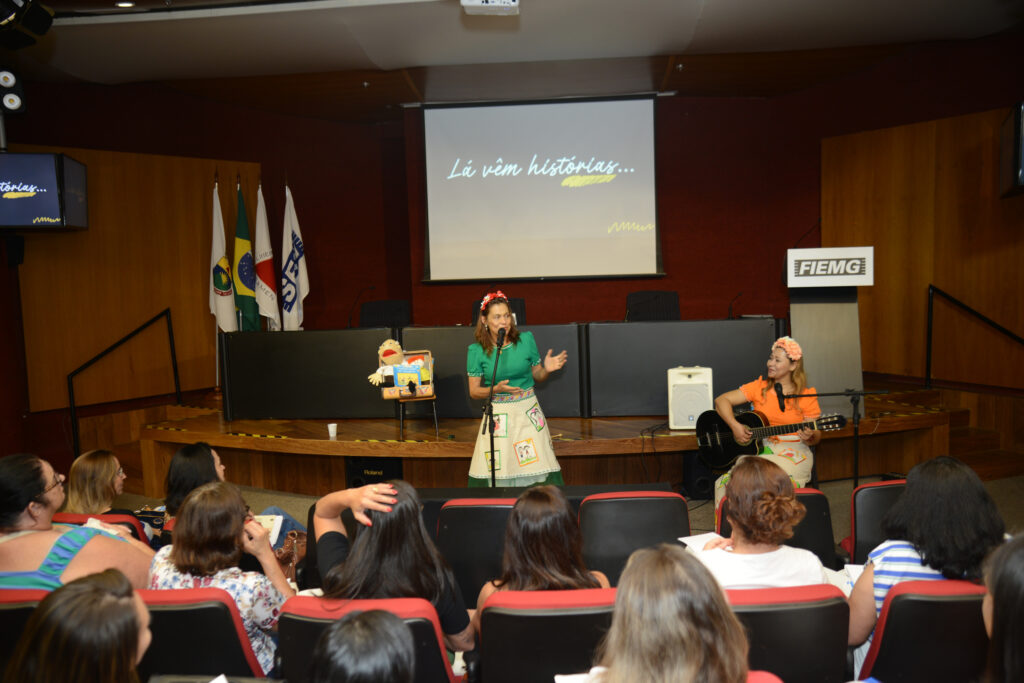 Contação de histórias com as profissionais de biblioteca do SESI, Rejane Nascimento e Elaine Maciel