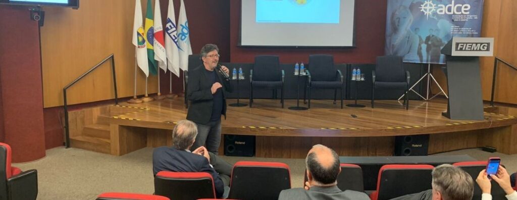 ADCE debate inteligências de negócio, competitiva e artificial