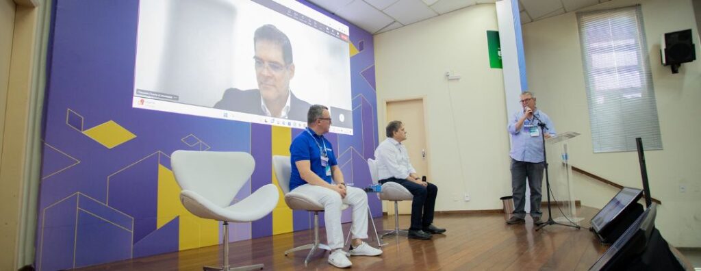 Painel no segundo dia de Minascon 2023 destaca novidades do programa habitacional do governo federal 'Minha Casa, Minha Vida', com participação da CAIXA e CBIC.