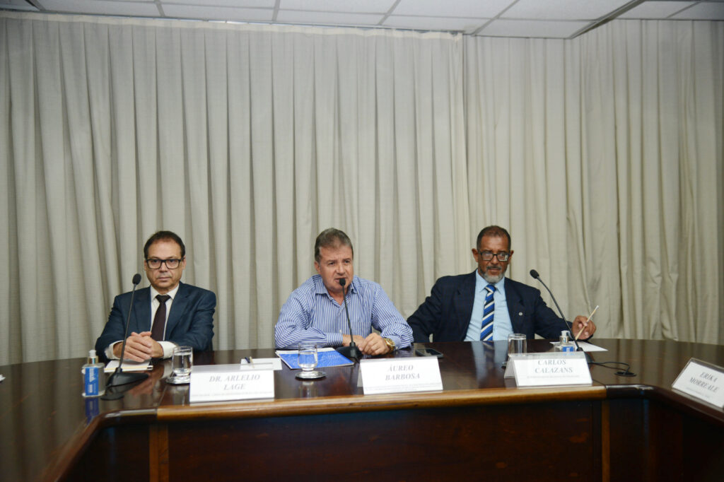 Carlos Calazans e  Arlélio Lage debateram comprometimento na área trabalhista em reunião realizada na FIEMG
