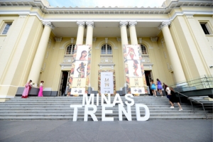Tecnologia da internet entra na passarela em desfile de moda nos EUA -  Tecnologia - Estado de Minas