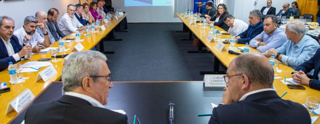 Líder da Câmara Municipal de Cascais e representantes industriais e comerciais mineiros se reúnem para discutir inovação para a indústria, investimentos e parcerias