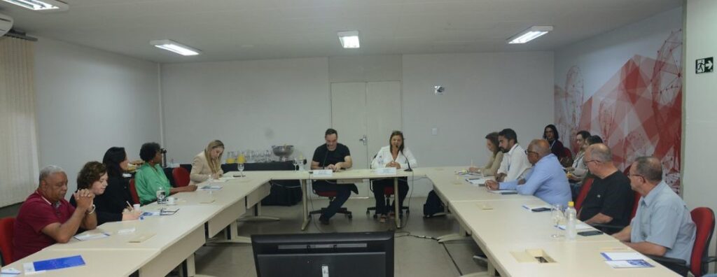 Membros do Fórum Emprego e Renda conhecem excelência do SENAI