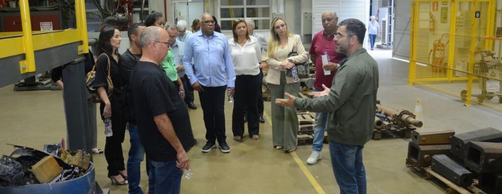 Membros do Fórum Emprego e Renda conhecem excelência do SENAI