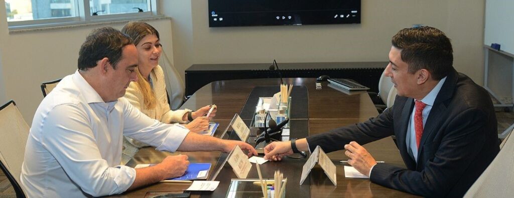 Novo cônsul uruguaio em Minas faz visita à FIEMG