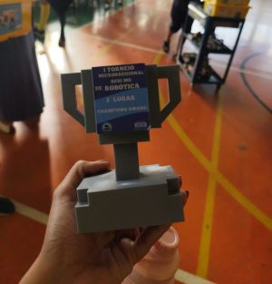 FOTO TROFÉU ROBÓTICA ESCOLA SESI 2