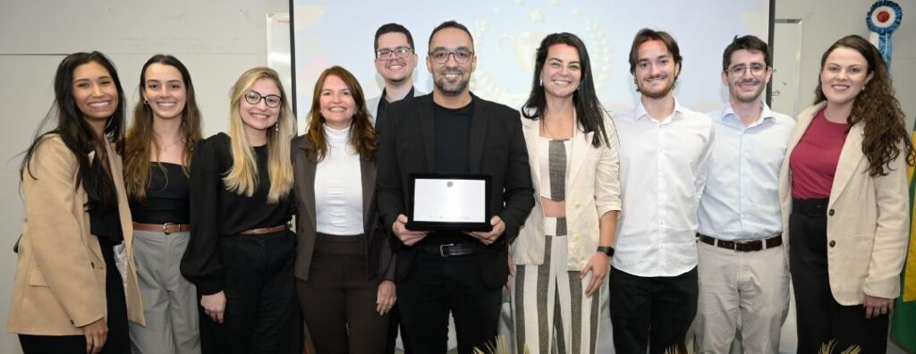 Gerência de Economia da FIEMG recebe prêmio do Corecon